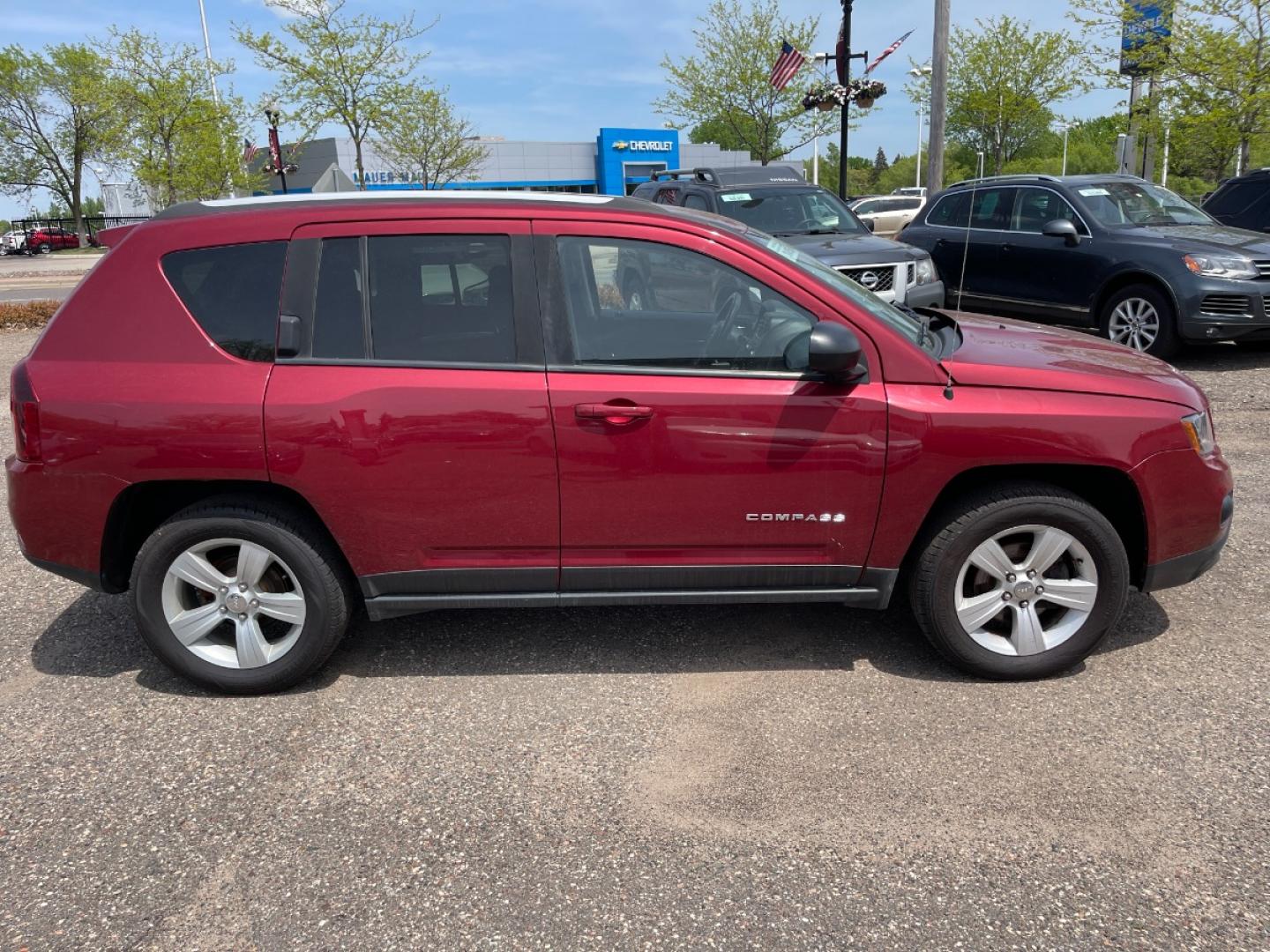 2016 Jeep Compass Sport 4WD (1C4NJDBB8GD) with an 2.4L L4 DOHC 16V engine, AUTOMATIC transmission, located at 434 West Main Street, Anoka, MN, 55303, (763) 576-9696, 45.201759, -93.396706 - Photo#3