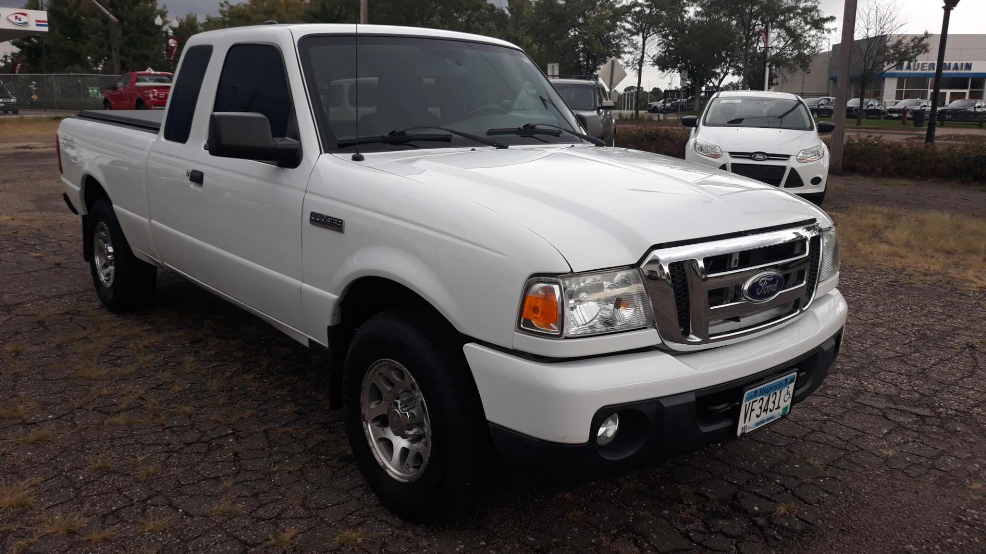 2011 WHITE /GRAY Ford Ranger Sport SuperCab 4-Door 4WD (1FTLR4FE5BP) with an 4.0L V6 SOHC 12V engine, AUTO transmission, located at 434 West Main Street, Anoka, MN, 55303, (763) 576-9696, 45.201759, -93.396706 - Photo#2