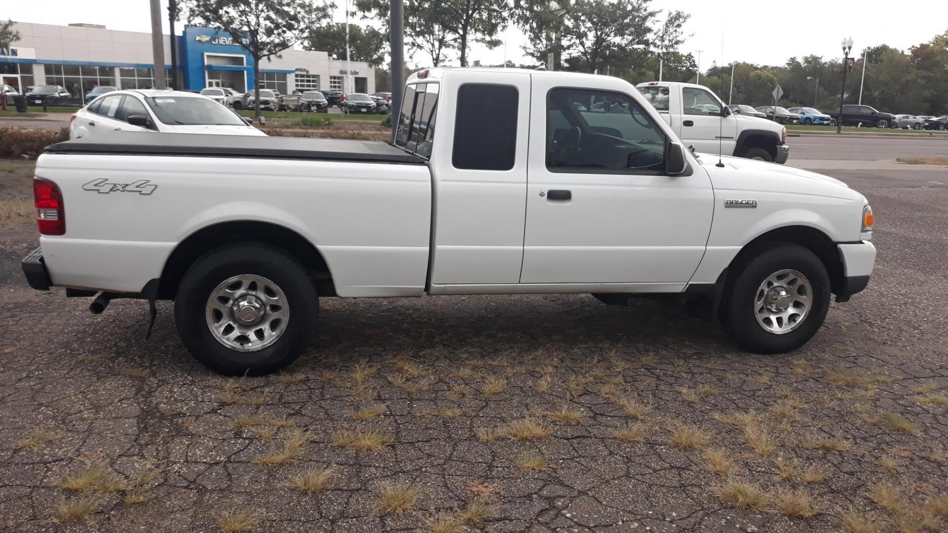 2011 WHITE /GRAY Ford Ranger Sport SuperCab 4-Door 4WD (1FTLR4FE5BP) with an 4.0L V6 SOHC 12V engine, AUTO transmission, located at 434 West Main Street, Anoka, MN, 55303, (763) 576-9696, 45.201759, -93.396706 - Photo#4