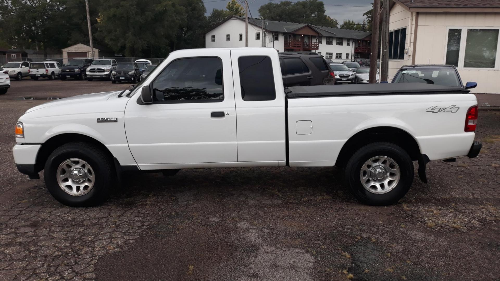 2011 WHITE /GRAY Ford Ranger Sport SuperCab 4-Door 4WD (1FTLR4FE5BP) with an 4.0L V6 SOHC 12V engine, AUTO transmission, located at 434 West Main Street, Anoka, MN, 55303, (763) 576-9696, 45.201759, -93.396706 - Photo#8