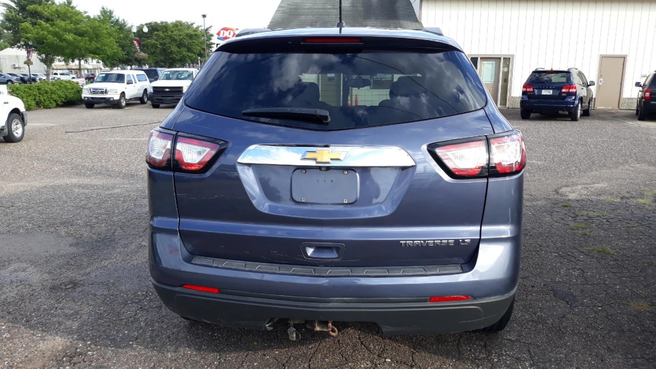 2014 Electronic Blue /GRAY Chevrolet Traverse LS FWD w/PDC (1GNKRFEDXEJ) with an 3.6L V6 DOHC 24V engine, 6-Speed Automatic transmission, located at 434 West Main Street, Anoka, MN, 55303, (763) 576-9696, 45.201759, -93.396706 - 3RD ROW SEAT!! 4 OWNER / NO ACCIDENTS MULTI-POINT "PERFORMANCE" INSPECTION PERFORMED: Transmission/clutch, Engine performance, Brakes, Steering, Heater/Air Conditioning, Instruments/Controls, Headlights/fog lights, Brake/back-up lights, Interior/warning lights, Turn signals/flashers MULTI-PO - Photo #5