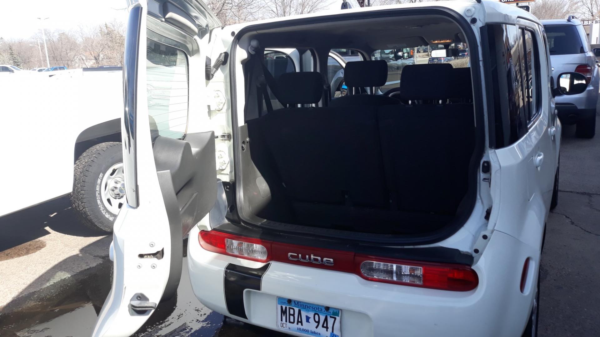 2009 WHITE /GRAY Nissan cube 1.8 Base (JN8AZ28R09T) with an 1.8L L4 DOHC 16V engine, automatic transmission, located at 434 West Main Street, Anoka, MN, 55303, (763) 576-9696, 45.201759, -93.396706 - MULTI-POINT "PERFORMANCE" INSPECTION PERFORMED: Transmission/clutch, Engine performance, Brakes, Steering, Heater/Air Conditioning, Instruments/Controls, Headlights/fog lights, Brake/back-up lights, Interior/warning lights, Turn signals/flashers - Photo#10