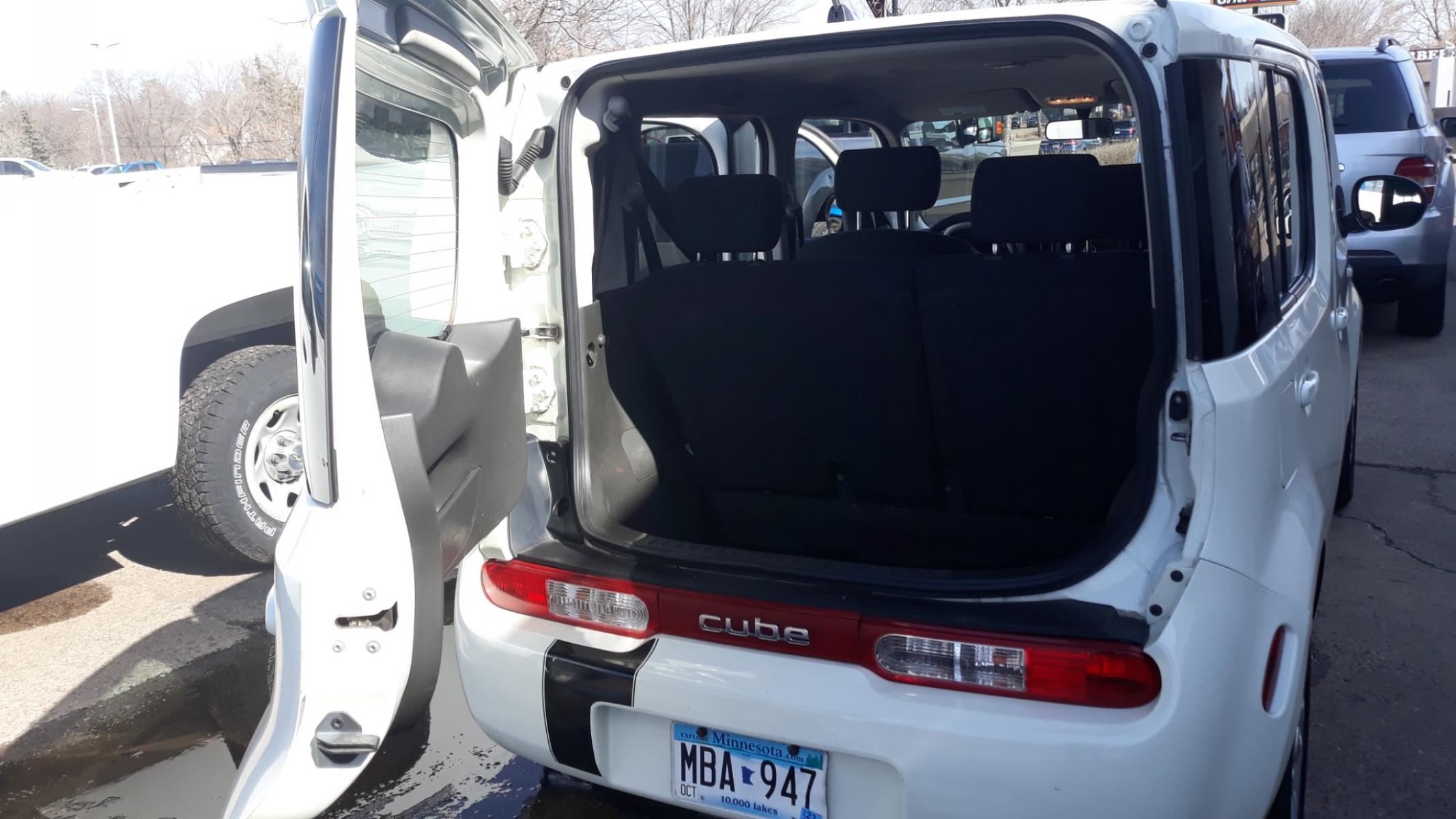 2009 WHITE /GRAY Nissan cube 1.8 Base (JN8AZ28R09T) with an 1.8L L4 DOHC 16V engine, automatic transmission, located at 434 West Main Street, Anoka, MN, 55303, (763) 576-9696, 45.201759, -93.396706 - MULTI-POINT "PERFORMANCE" INSPECTION PERFORMED: Transmission/clutch, Engine performance, Brakes, Steering, Heater/Air Conditioning, Instruments/Controls, Headlights/fog lights, Brake/back-up lights, Interior/warning lights, Turn signals/flashers - Photo #10