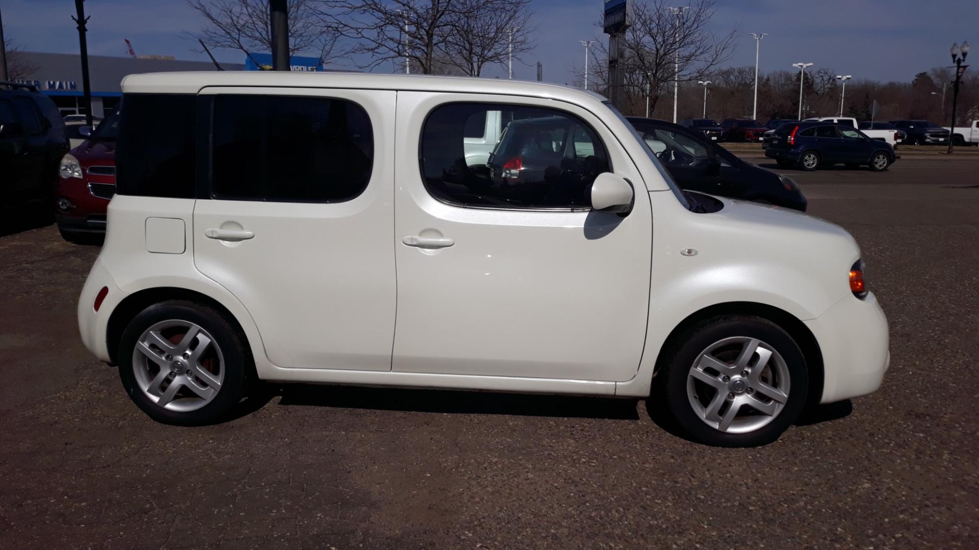 2009 WHITE /GRAY Nissan cube 1.8 Base (JN8AZ28R09T) with an 1.8L L4 DOHC 16V engine, automatic transmission, located at 434 West Main Street, Anoka, MN, 55303, (763) 576-9696, 45.201759, -93.396706 - MULTI-POINT "PERFORMANCE" INSPECTION PERFORMED: Transmission/clutch, Engine performance, Brakes, Steering, Heater/Air Conditioning, Instruments/Controls, Headlights/fog lights, Brake/back-up lights, Interior/warning lights, Turn signals/flashers - Photo#3