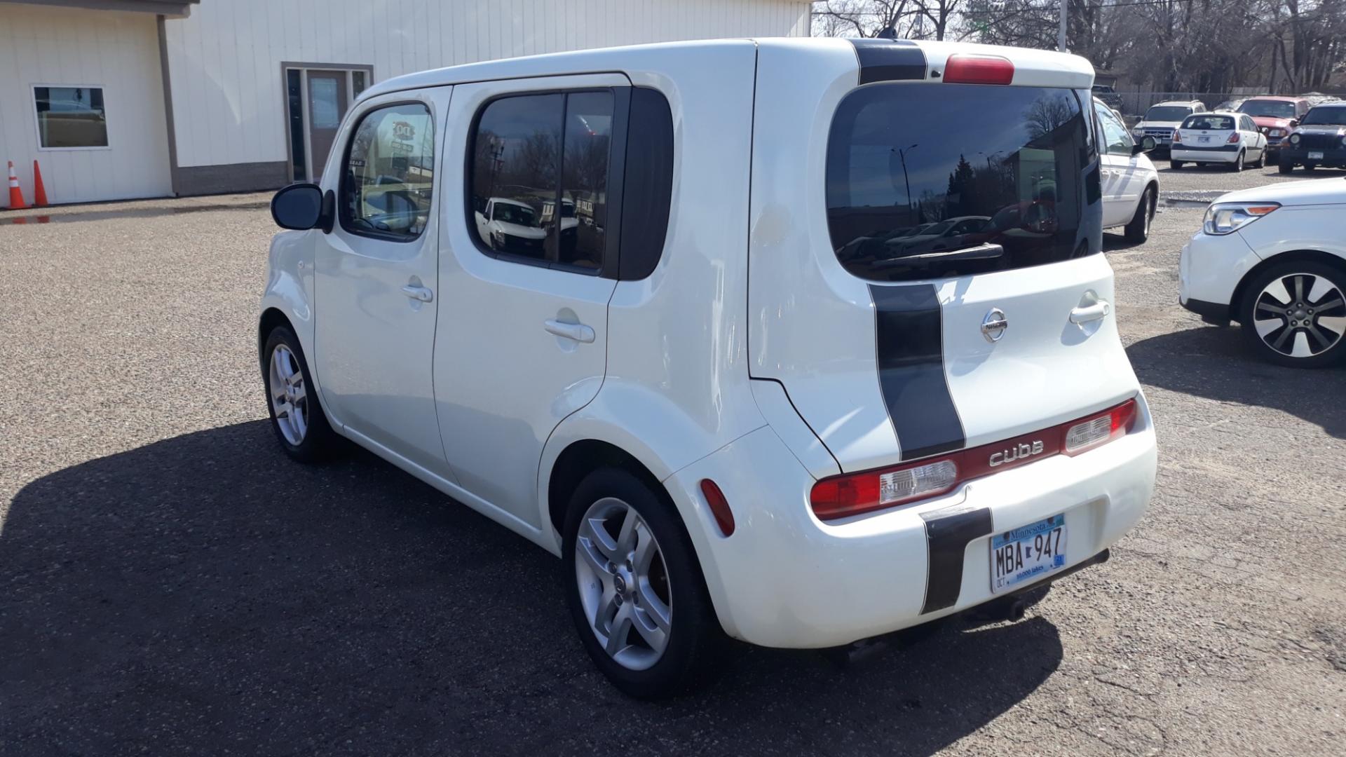2009 WHITE /GRAY Nissan cube 1.8 Base (JN8AZ28R09T) with an 1.8L L4 DOHC 16V engine, automatic transmission, located at 434 West Main Street, Anoka, MN, 55303, (763) 576-9696, 45.201759, -93.396706 - MULTI-POINT "PERFORMANCE" INSPECTION PERFORMED: Transmission/clutch, Engine performance, Brakes, Steering, Heater/Air Conditioning, Instruments/Controls, Headlights/fog lights, Brake/back-up lights, Interior/warning lights, Turn signals/flashers - Photo#5