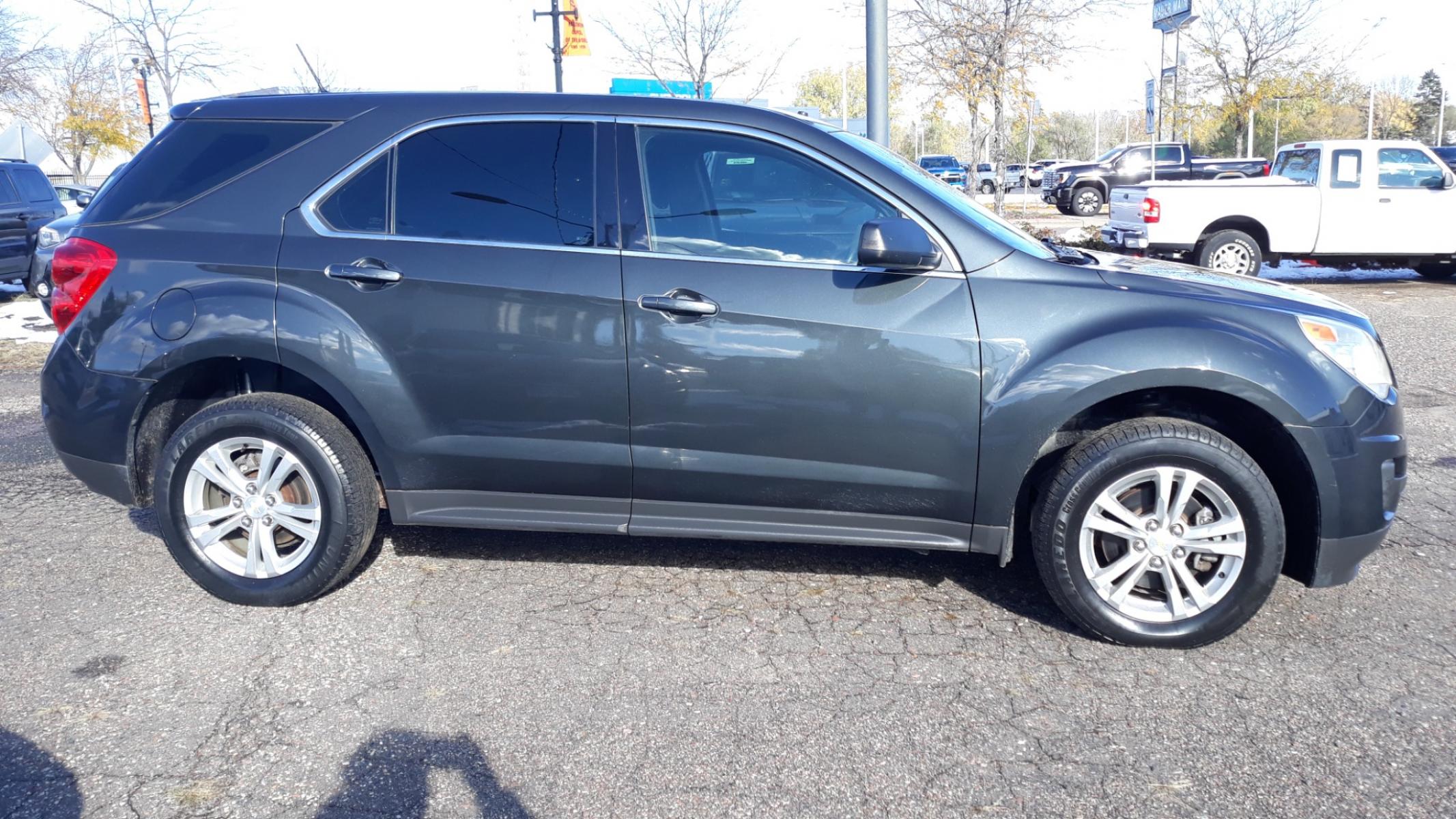 2013 GRAY /GRAY Chevrolet Equinox LS AWD (2GNFLCEK1D6) with an 2.4L L4 DOHC 16V engine, 6-Speed Automatic transmission, located at 434 West Main Street, Anoka, MN, 55303, (763) 576-9696, 45.201759, -93.396706 - 2013 CHEVY EQUINOX LS AWD, ONE OWNER, NO ACCIDENTS, SUPER NICE CONDITION. - Photo #3