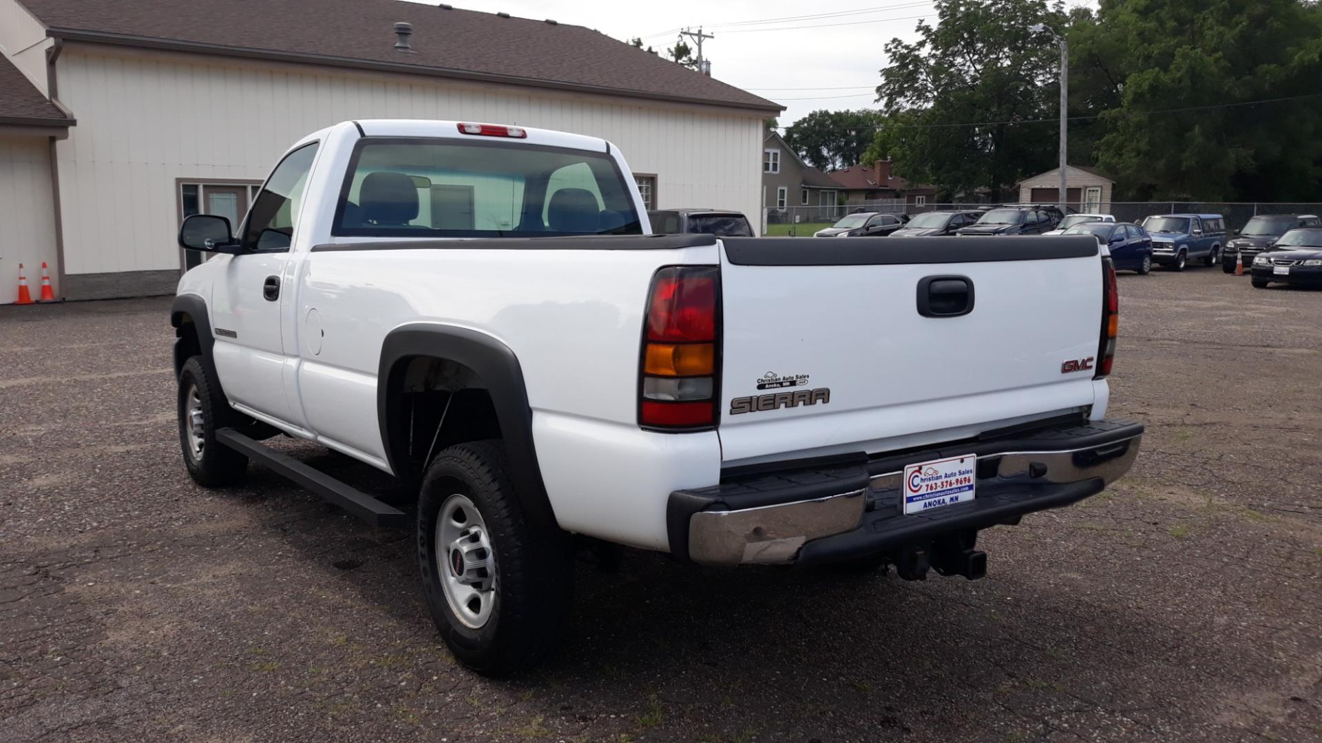 2006 WHITE /GRAY GMC Sierra 2500HD SL Long Bed 4WD (1GTHK24U66E) with an 6.0L V8 OHV 16V engine, AUTO transmission, located at 434 West Main Street, Anoka, MN, 55303, (763) 576-9696, 45.201759, -93.396706 - 2006 GMC 2500 HD, 6.0 V-8 ENGINE WITH ONLY 78,132 ACTUAL MILES, AND A ONE OWNER TRUCK! - Photo#6