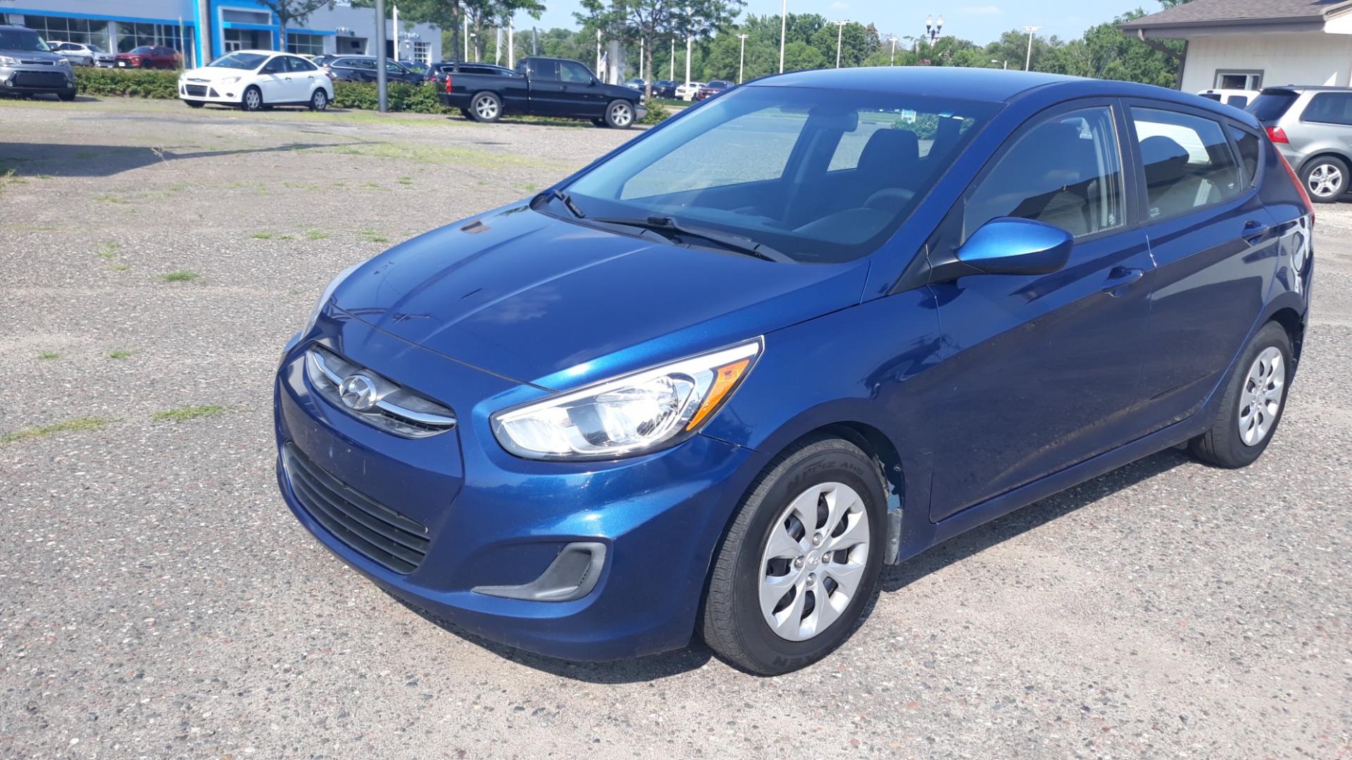 2016 Blue /GRAY Hyundai Accent SE (KMHCT5AE8GU) with an 1.6 engine, AUTO transmission, located at 434 West Main Street, Anoka, MN, 55303, (763) 576-9696, 45.201759, -93.396706 - 2016 HYUNDAI ACCENT 5 DOOR HATCHBACK, 2-OWNERS, LOOKS AND RUNS GREAT. - Photo#0