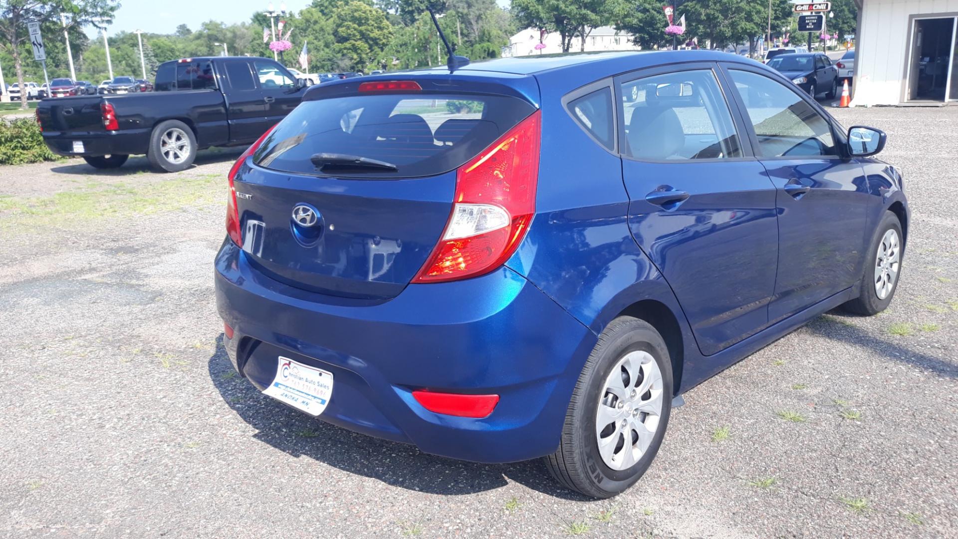 2016 Blue /GRAY Hyundai Accent SE (KMHCT5AE8GU) with an 1.6 engine, AUTO transmission, located at 434 West Main Street, Anoka, MN, 55303, (763) 576-9696, 45.201759, -93.396706 - Photo#4