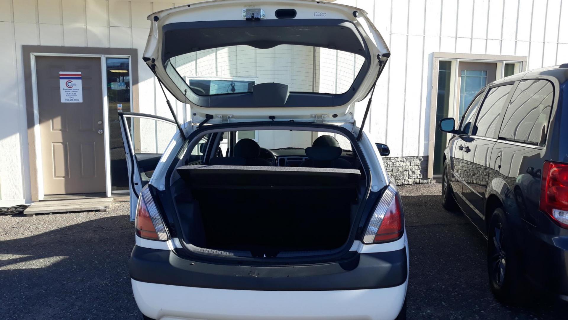 2009 WHITE /GRAY Kia Rio5 LX (KNADE243996) with an 2.7L V6 DOHC 24V engine, 5 speed Manual transmission, located at 434 West Main Street, Anoka, MN, 55303, (763) 576-9696, 45.201759, -93.396706 - 2009 KIA RIO 5SX, 2-OWNERS AND NO ACCIDENTS WITH ONLY 91,000 ACTUAL MILES , THIS IS A GREAT LITTLE CAR WITH A NEW CLUTCH AND SAFTY CHECKED. - Photo#13