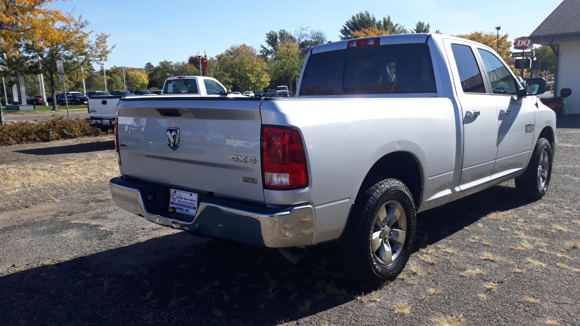 2017 SILVER /GRAY RAM 1500 SLT Quad Cab 4WD (1C6RR7GG1HS) with an 3.6L V6 DOHC 24V FFV engine, 8A transmission, located at 434 West Main Street, Anoka, MN, 55303, (763) 576-9696, 45.201759, -93.396706 - 2017 DODGE 1500 SLT 4X4, 4 DOOR 3.6 V6. SUPER CLEAN WITH POWER REAR WINDOW. - Photo#4