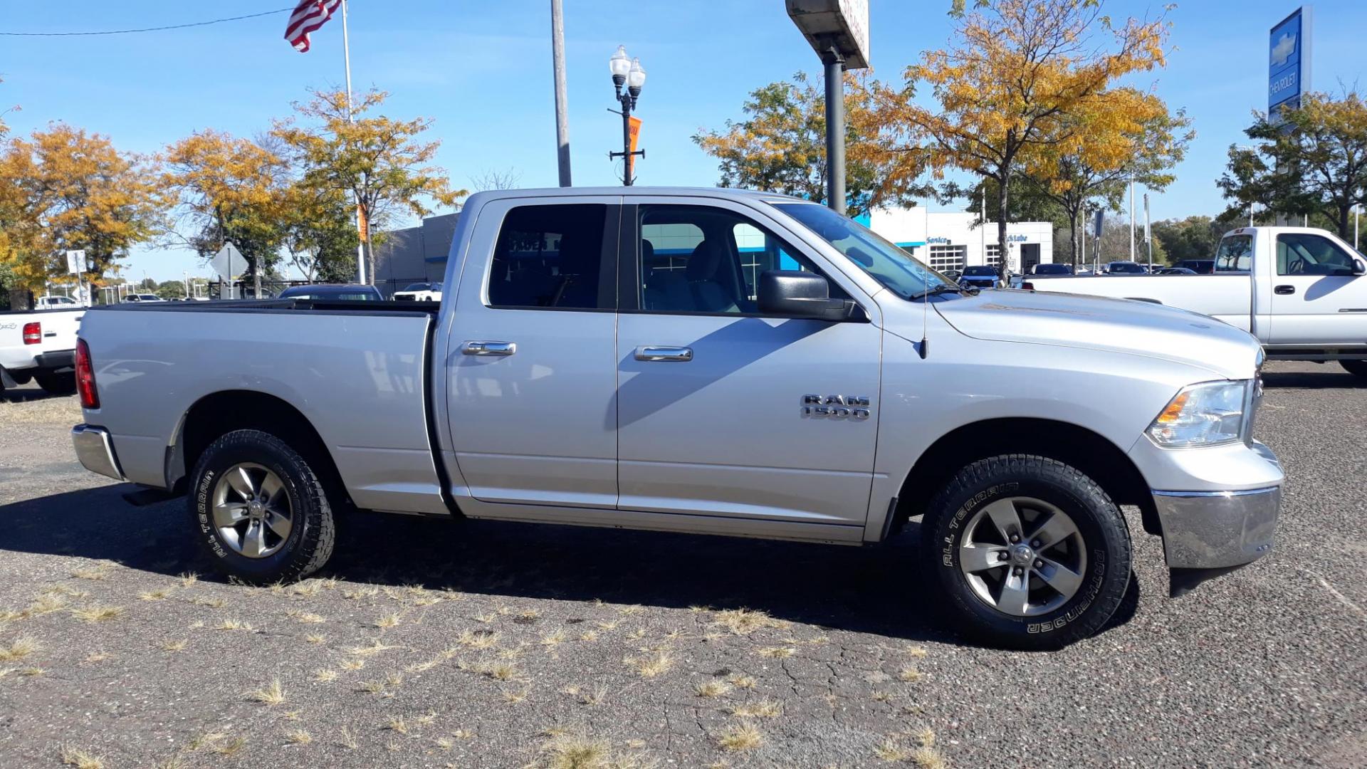 2017 SILVER /GRAY RAM 1500 SLT Quad Cab 4WD (1C6RR7GG1HS) with an 3.6L V6 DOHC 24V FFV engine, 8A transmission, located at 434 West Main Street, Anoka, MN, 55303, (763) 576-9696, 45.201759, -93.396706 - 2017 DODGE 1500 SLT 4X4, 4 DOOR 3.6 V6. SUPER CLEAN WITH POWER REAR WINDOW. - Photo#3