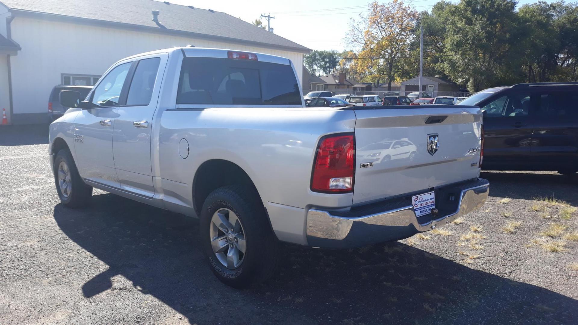 2017 SILVER /GRAY RAM 1500 SLT Quad Cab 4WD (1C6RR7GG1HS) with an 3.6L V6 DOHC 24V FFV engine, 8A transmission, located at 434 West Main Street, Anoka, MN, 55303, (763) 576-9696, 45.201759, -93.396706 - 2017 DODGE 1500 SLT 4X4, 4 DOOR 3.6 V6. SUPER CLEAN WITH POWER REAR WINDOW. - Photo#6