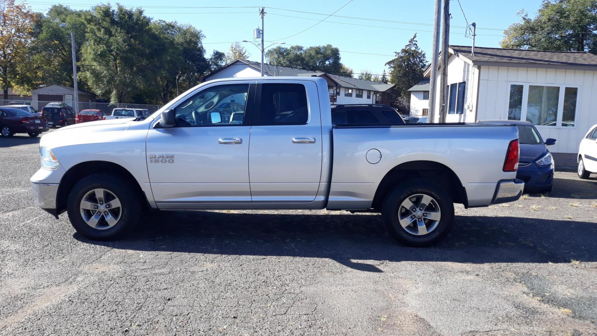 2017 SILVER /GRAY RAM 1500 SLT Quad Cab 4WD (1C6RR7GG1HS) with an 3.6L V6 DOHC 24V FFV engine, 8A transmission, located at 434 West Main Street, Anoka, MN, 55303, (763) 576-9696, 45.201759, -93.396706 - Photo#7