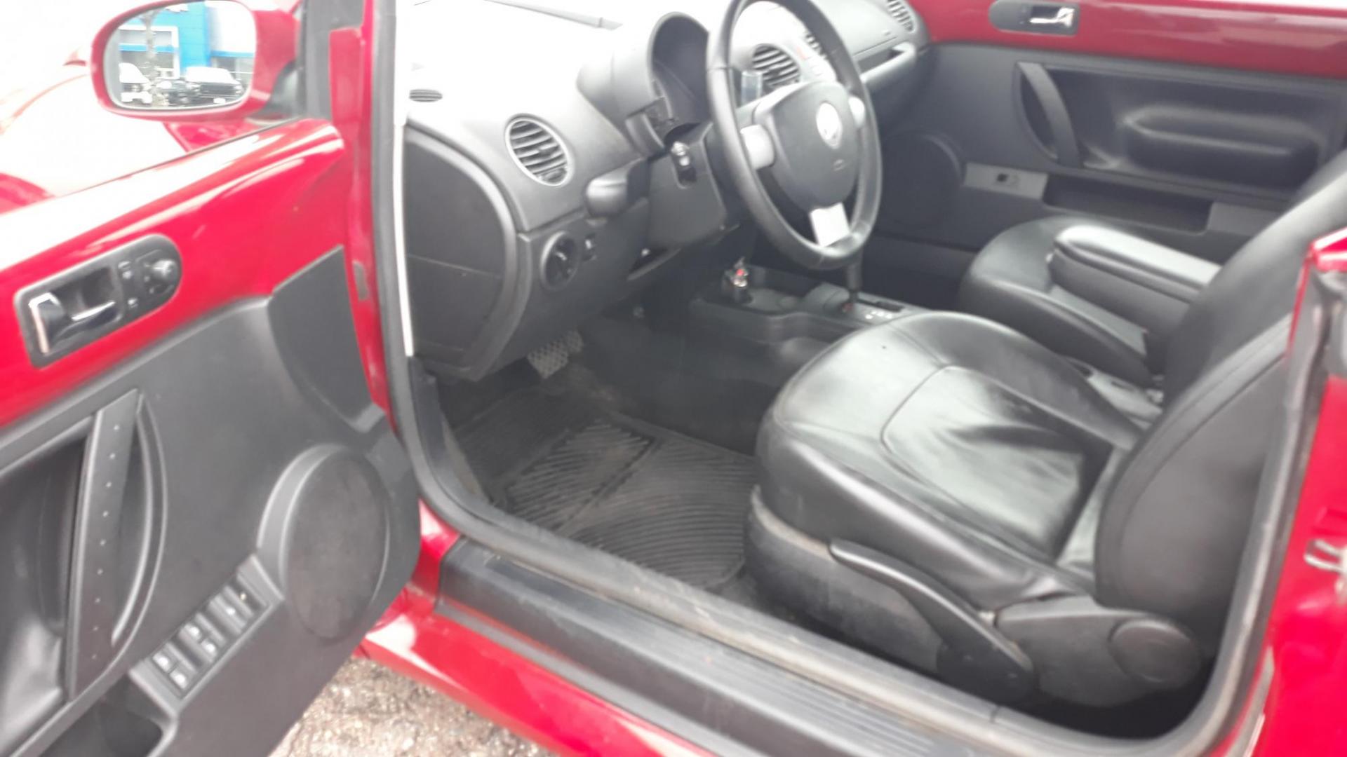 2008 RED /BLACK Volkswagen New Beetle SE Convertible (3VWRF31Y68M) with an 2.5L L5 DOHC 20V engine, AUTOMATIC transmission, located at 434 West Main Street, Anoka, MN, 55303, (763) 576-9696, 45.201759, -93.396706 - 2008 VOLKSWAGGEN BEETLE CONVERTABLE, 2-OWNER AND 0-ACCIDENTS WITH 115,321 MILES, THIS IS A FUN LITTLE CAR! - Photo#11