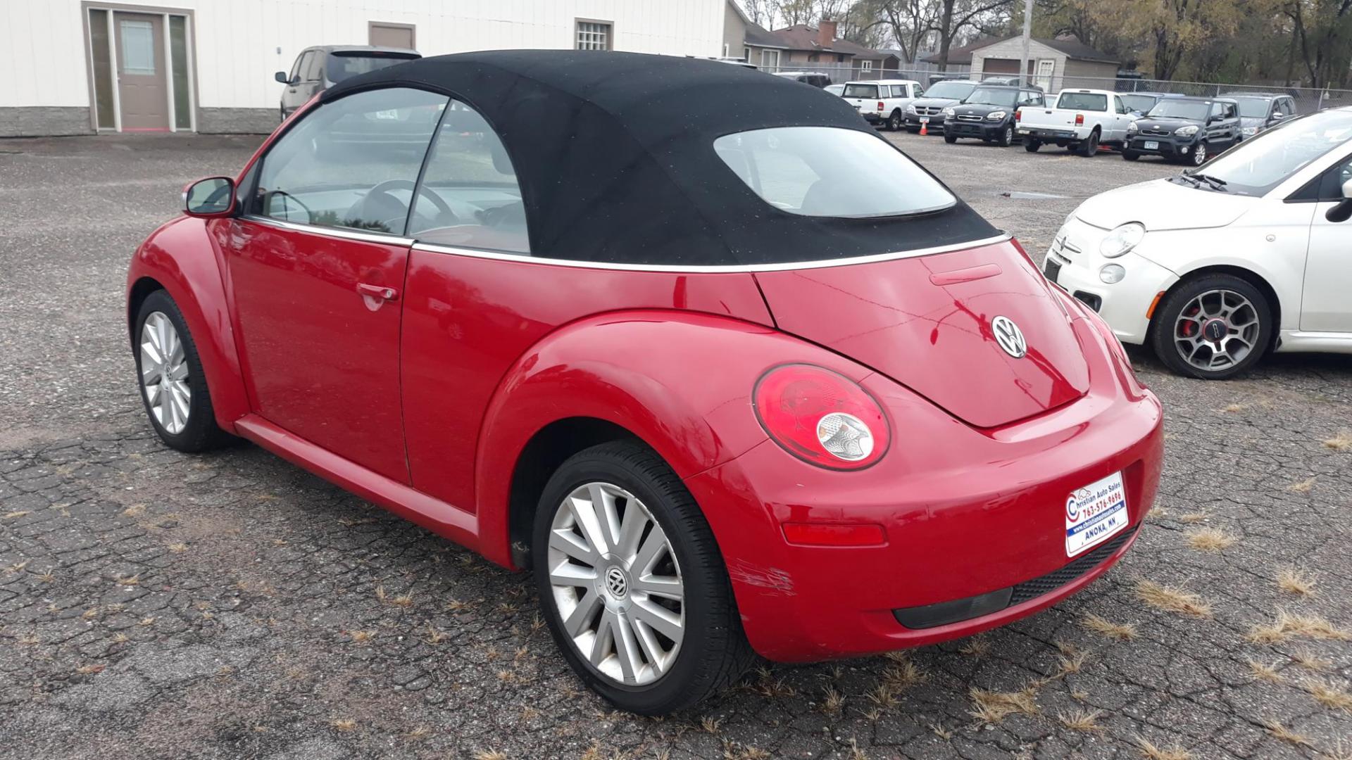 2008 RED /BLACK Volkswagen New Beetle SE Convertible (3VWRF31Y68M) with an 2.5L L5 DOHC 20V engine, AUTOMATIC transmission, located at 434 West Main Street, Anoka, MN, 55303, (763) 576-9696, 45.201759, -93.396706 - 2008 VOLKSWAGGEN BEETLE CONVERTABLE, 2-OWNER AND 0-ACCIDENTS WITH 115,321 MILES, THIS IS A FUN LITTLE CAR! - Photo#6