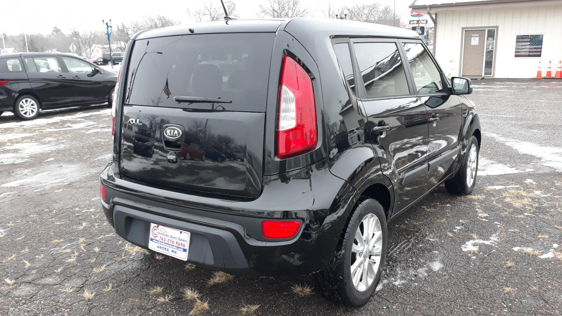 2012 BLACK /BLACK Kia Soul ! (KNDJT2A63C7) with an 2.0L L4 DOHC 16V engine, AUTO transmission, located at 434 West Main Street, Anoka, MN, 55303, (763) 576-9696, 45.201759, -93.396706 - 2012 KIA SOEL ! WITH ONLY 92,745 MILES, AND Air Conditioning; Power Windows; Power Locks; Power Steering; Tilt Wheel; AM/FM CD/MP3; Satellite; Immobilizer; Keyless Entry; Daytime Running Lights; Dual Front Airbags; Side Airbags; Head Airbags; Rear Head Airbags; Active Seatbelts; All Wheel ABS - Photo#4