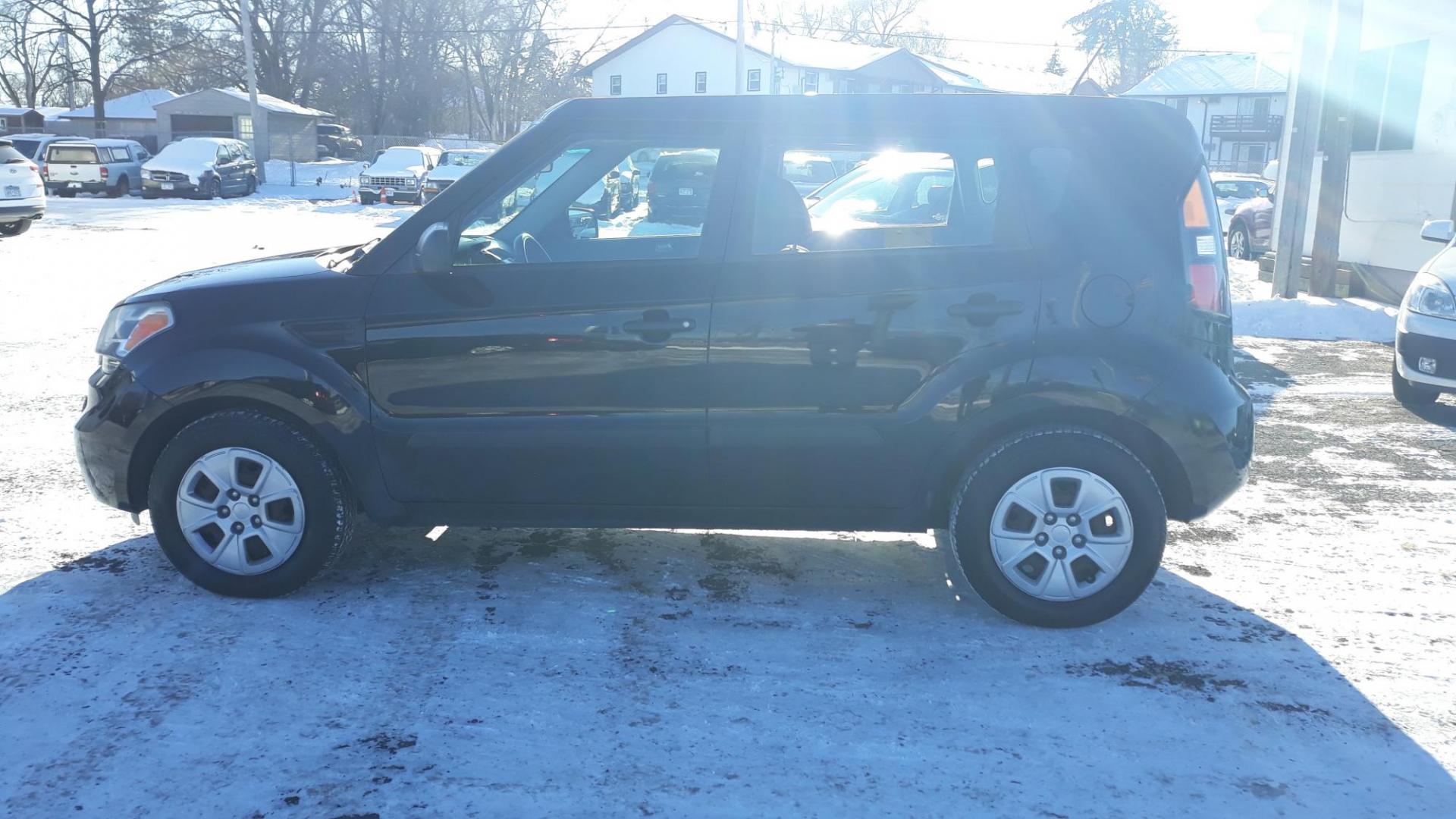 2011 BLACK /BLACK Kia Soul Base (KNDJT2A17B7) with an 1.6L L4 DOHC 16V engine, 5-Speed Manual transmission, located at 434 West Main Street, Anoka, MN, 55303, (763) 576-9696, 45.201759, -93.396706 - Photo#7